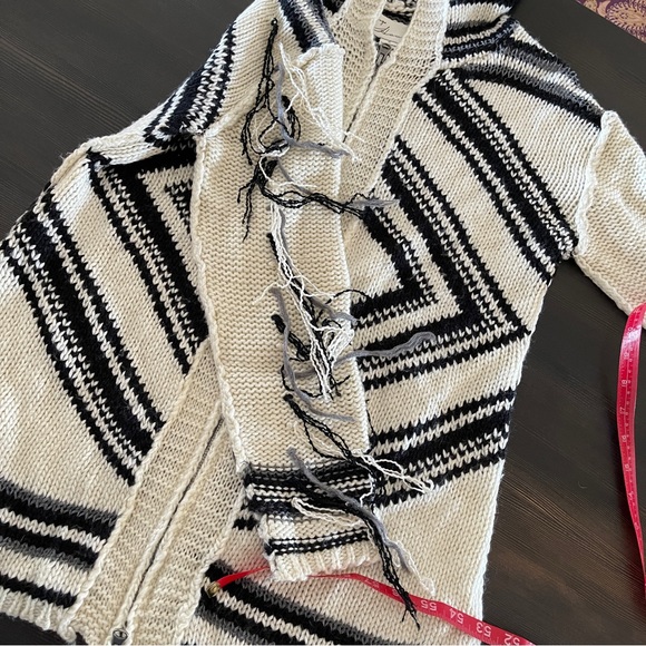 Soft Zip Boho Fringe Aztec/Southwest Print Sweater - Picture 4 of 8